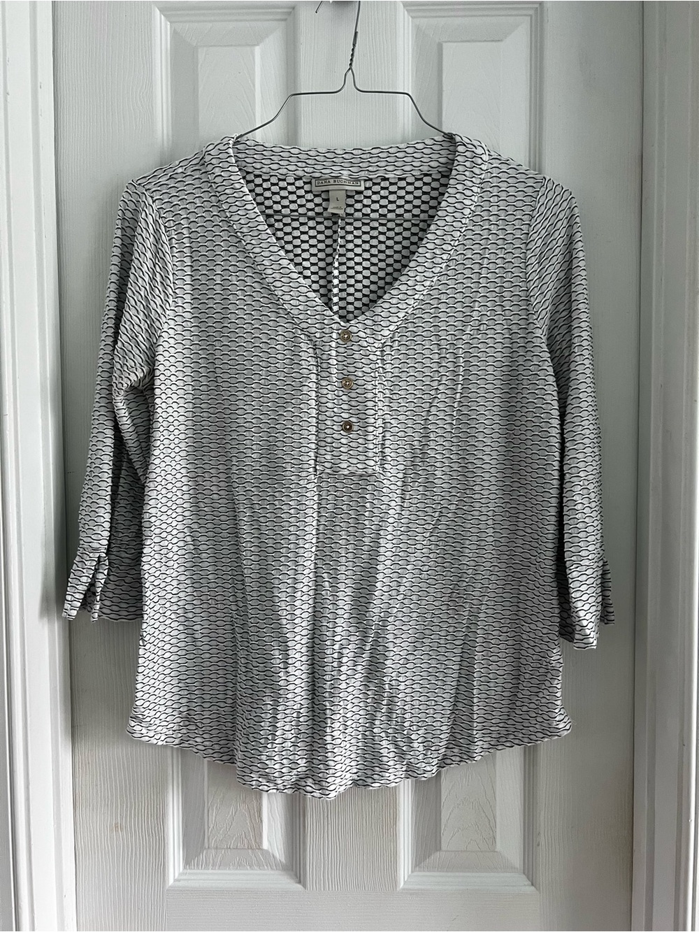Dana Buchman Lightweight V-Neck Henley Top in Black & White